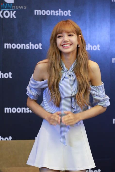 lisa of BLACKPINK dress